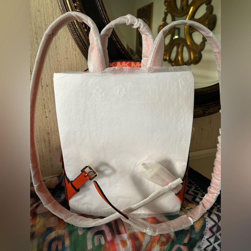 Michael Kors Signature Ombré Backpack NWT - Picture 3 of 10